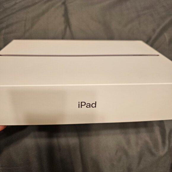 Brand New iPad 9th Generation - Picture 1 of 3